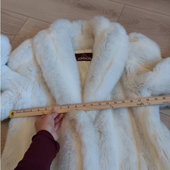 Beautiful Faux Fur Coat Size 11 / 12 - Picture 8 of 16
